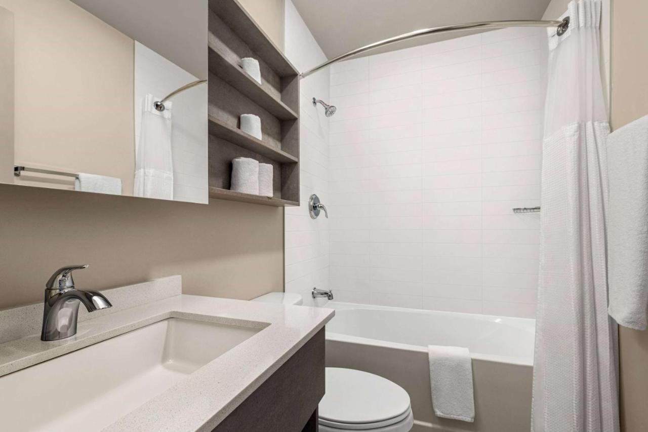 Microtel Inn & Suites By Wyndham Boisbriand Sainte-Thérèse-de-Blainville المظهر الخارجي الصورة