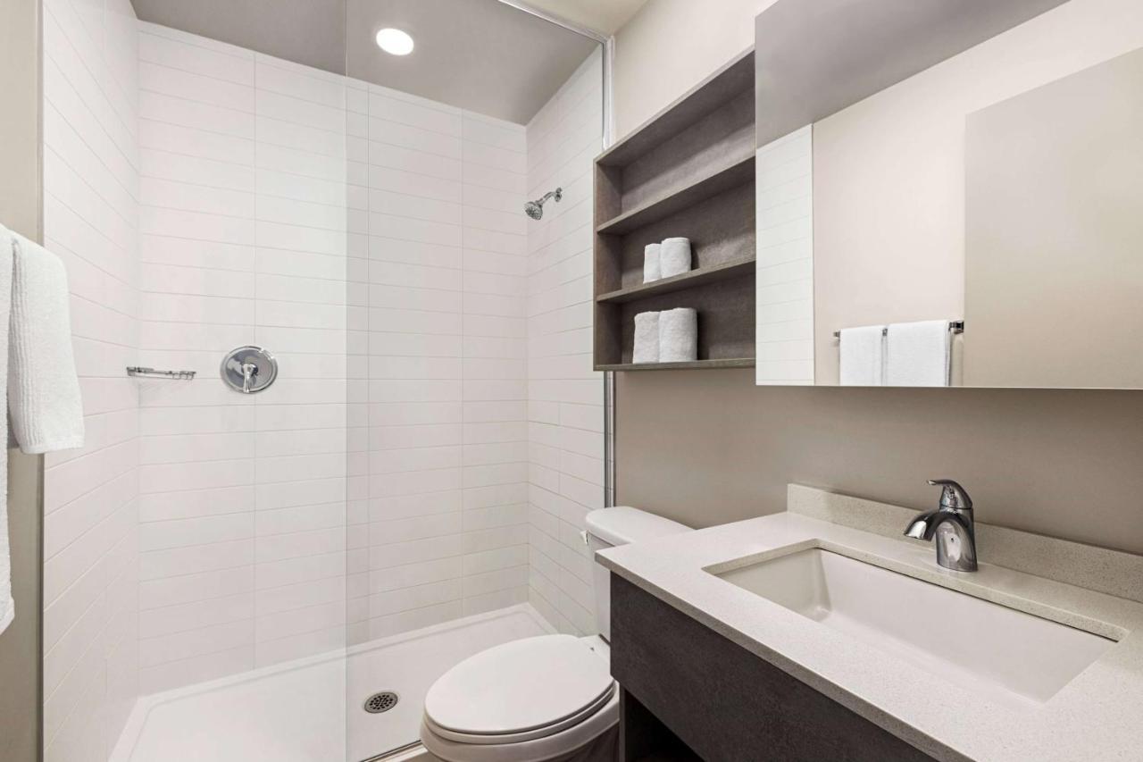 Microtel Inn & Suites By Wyndham Boisbriand Sainte-Thérèse-de-Blainville المظهر الخارجي الصورة