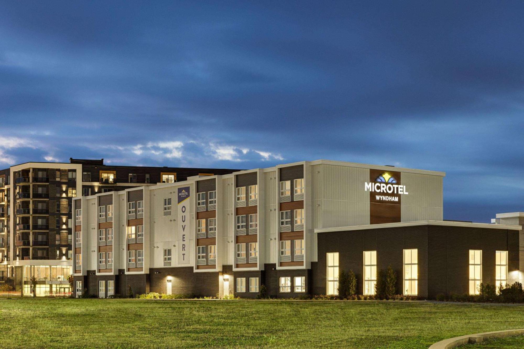 Microtel Inn & Suites By Wyndham Boisbriand Sainte-Thérèse-de-Blainville المظهر الخارجي الصورة