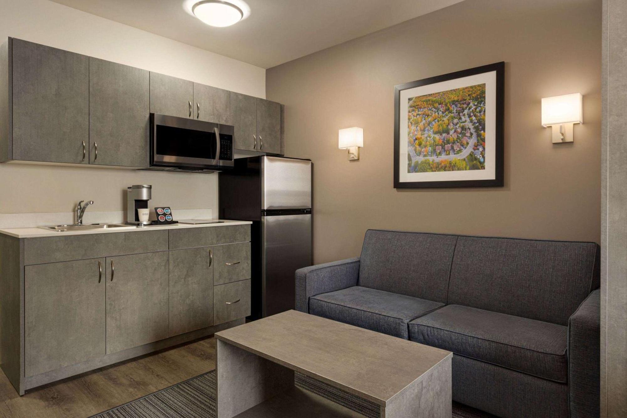 Microtel Inn & Suites By Wyndham Boisbriand Sainte-Thérèse-de-Blainville المظهر الخارجي الصورة